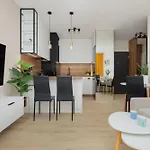 In With Parking, Bathtub And Desk For Remote Work By Renters Apartment *