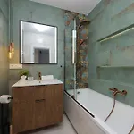 In With Parking, Bathtub And Desk For Remote Work By Renters Warschau