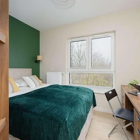 In With Parking, Bathtub And Desk For Remote Work By Renters Warszawa