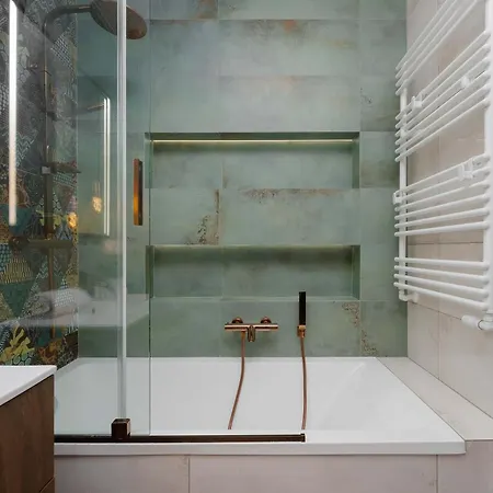 In With Parking, Bathtub And Desk For Remote Work By Renters Апартаменты