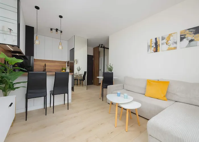 In With Parking, Bathtub And Desk For Remote Work By Renters شقة