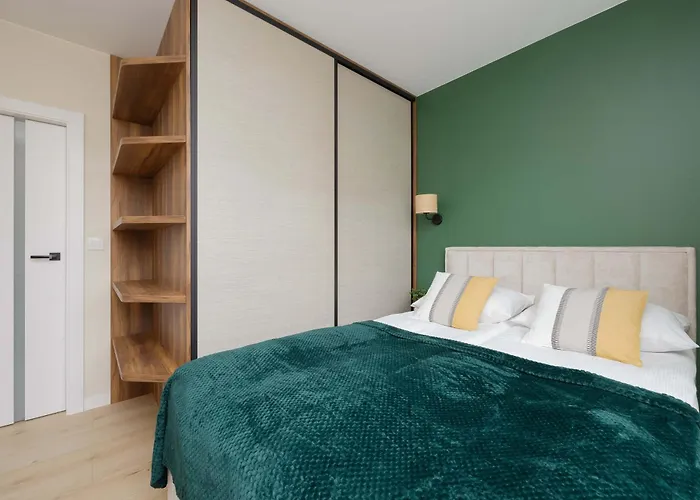 In With Parking, Bathtub And Desk For Remote Work By Renters *