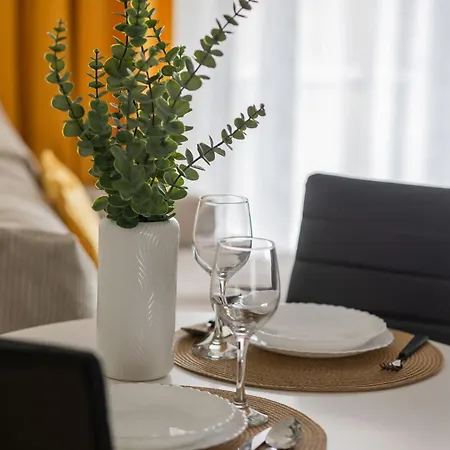 In With Parking, Bathtub And Desk For Remote Work By Renters Βαρσοβία